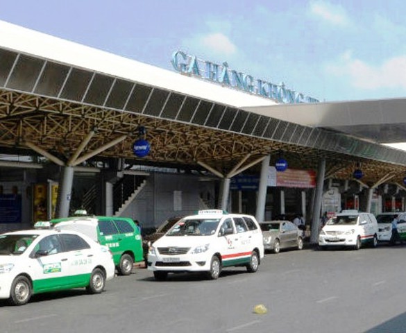 Ô tô vào sân bay vẫn phải nộp phí