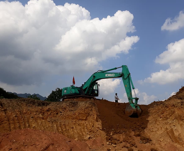 Đi tuyến bạt núi xẻ non