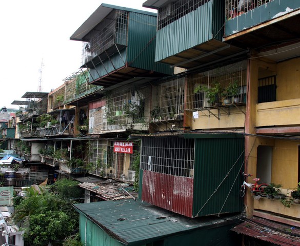 Hanoi to rebuild 30 old apartment buildings