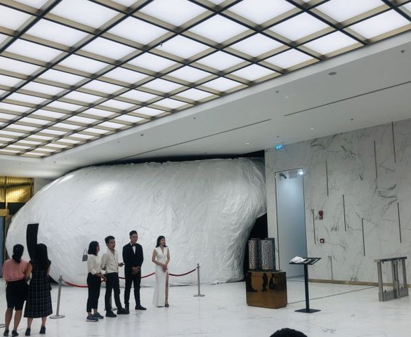 "Metamorphosis" art exhibition opens at LIM Tower 3 in Ho Chi Minh City