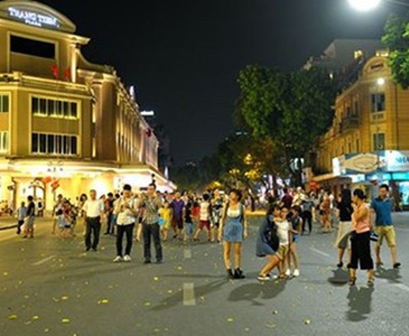 Pedestrian mall around Hanoi's Hoan Kiem Lake to officially come into being