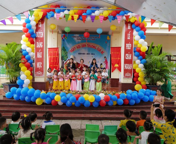 Hơn 11.000 trẻ em có hoàn cảnh khó khăn chào năm học mới với món quà đặc biệt từ Vinamilk