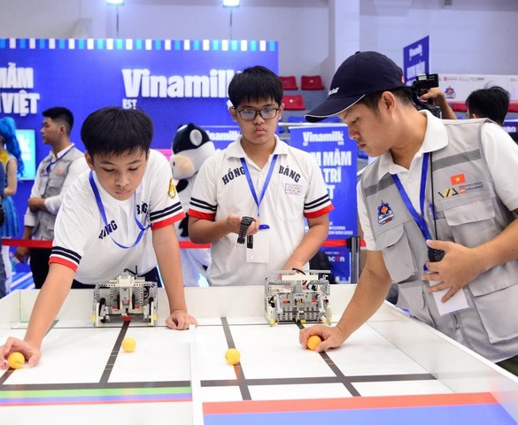 Vinamilk tiếp sức nhà vô địch nhí bứt phá tại Robotacon WRO 2023