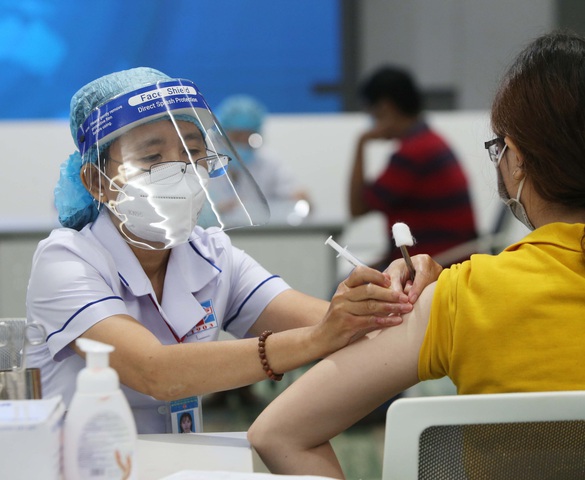 Tôi đi tiêm vắc-xin