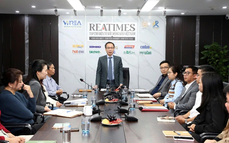 Chi bộ Tạp chí điện tử Bất động sản Việt Nam tổ chức Lễ kết nạp đảng viên mới