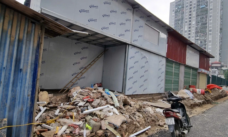 Hà Nội: Nhà "siêu mỏng" lại xuất hiện trên tuyến đường Nguyễn Tuân vừa mở rộng