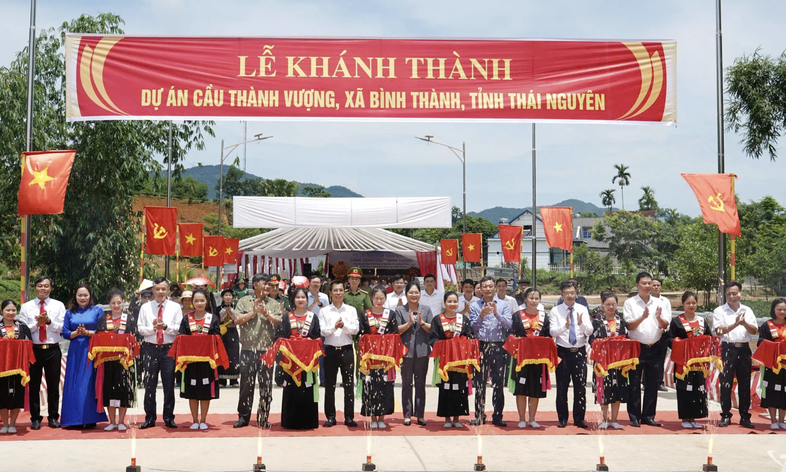 Đại gia Đường "Bia" trao tặng cầu công nghệ mới cho xã Bình Thành - Thái Nguyên